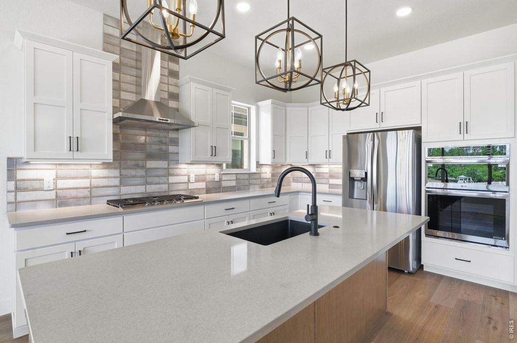 8463 Annapolis Dr