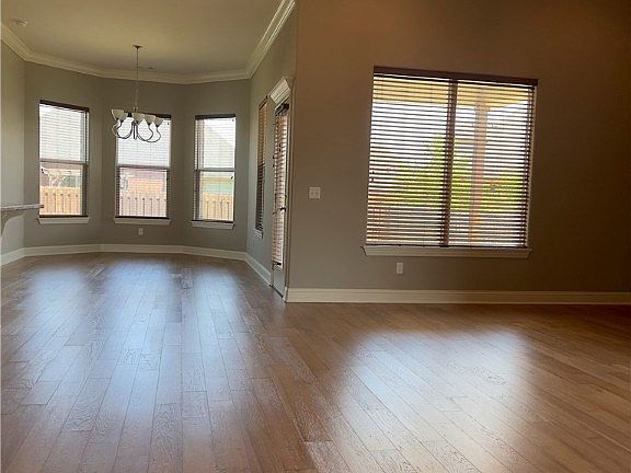 5th image of 4104 Hollyhock St