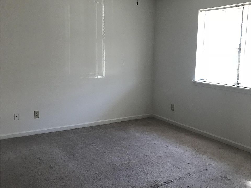 1st image of 3744-B Oakwood Hills Dr