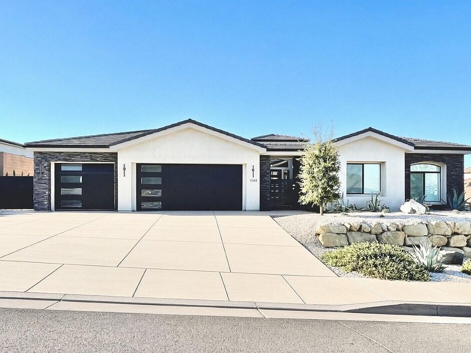1st image of 1044 E Corral Way