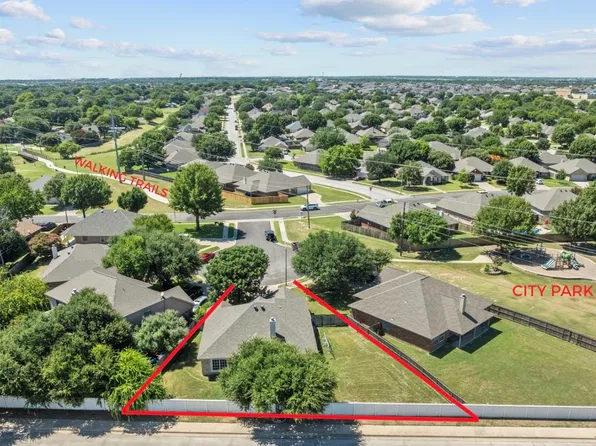 804 Tyler Ct, Burleson, TX 76028