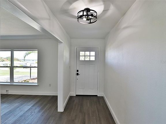 4th image of 1032 Sunset Dr