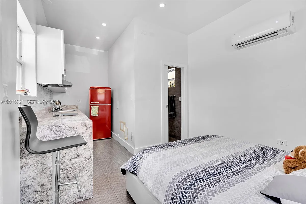 Photo 2 of 16 - 620 Beacom Blvd #4 - Miami, FL Building Photo - 620 Beacom Blvd #4