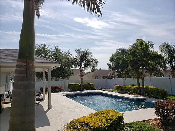 5th image of 596 Terranova Cir