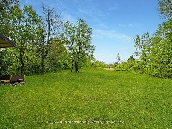 3rd image of 3072 Gelert Rd