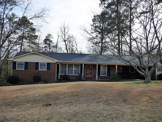711 Lee Rd photo 1