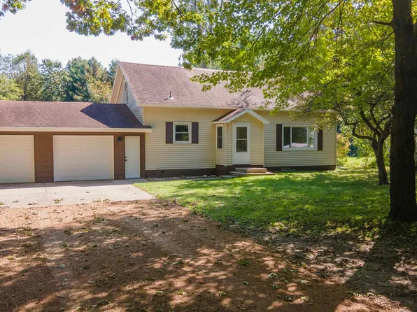 E2059 N Westgate Acres Rd, Waupaca, WI 54981