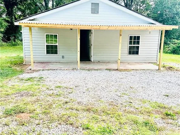 1098 Wade Dr, Gainesville, GA 30501