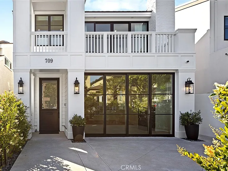 709 Marigold Ave — Photo 2