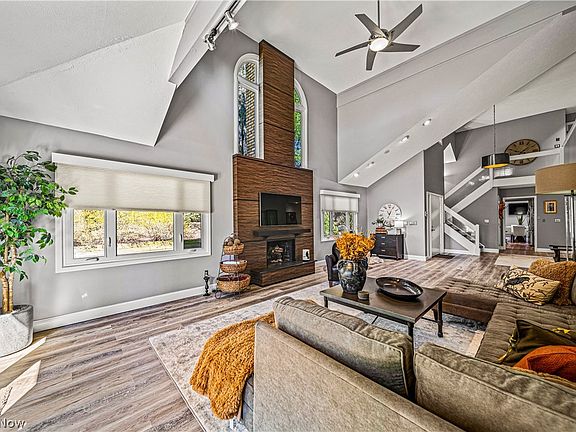 5th image of 20 Sherwood Ct