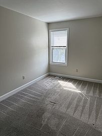 5th image of 81 Nightingale Ave #2