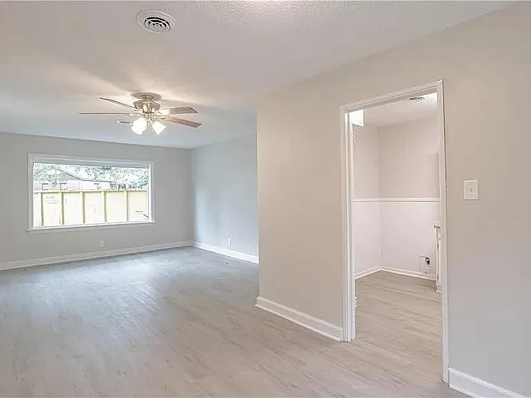 3 bed, 1.0 bath, 1026 sqft, $1,400 — Photo 2