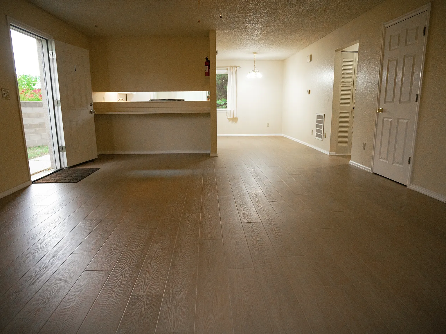 2 bed, $1,600 — Photo 4