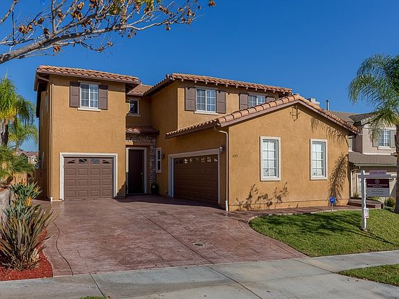 Beautifully Stamped COncrete Driveway with Courtyard Entry