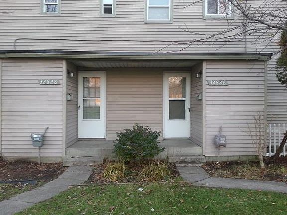 3rd image of 32628 Montcalm St