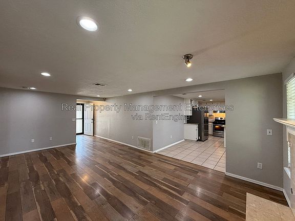 3rd image of 1071 Castlebury Mansion