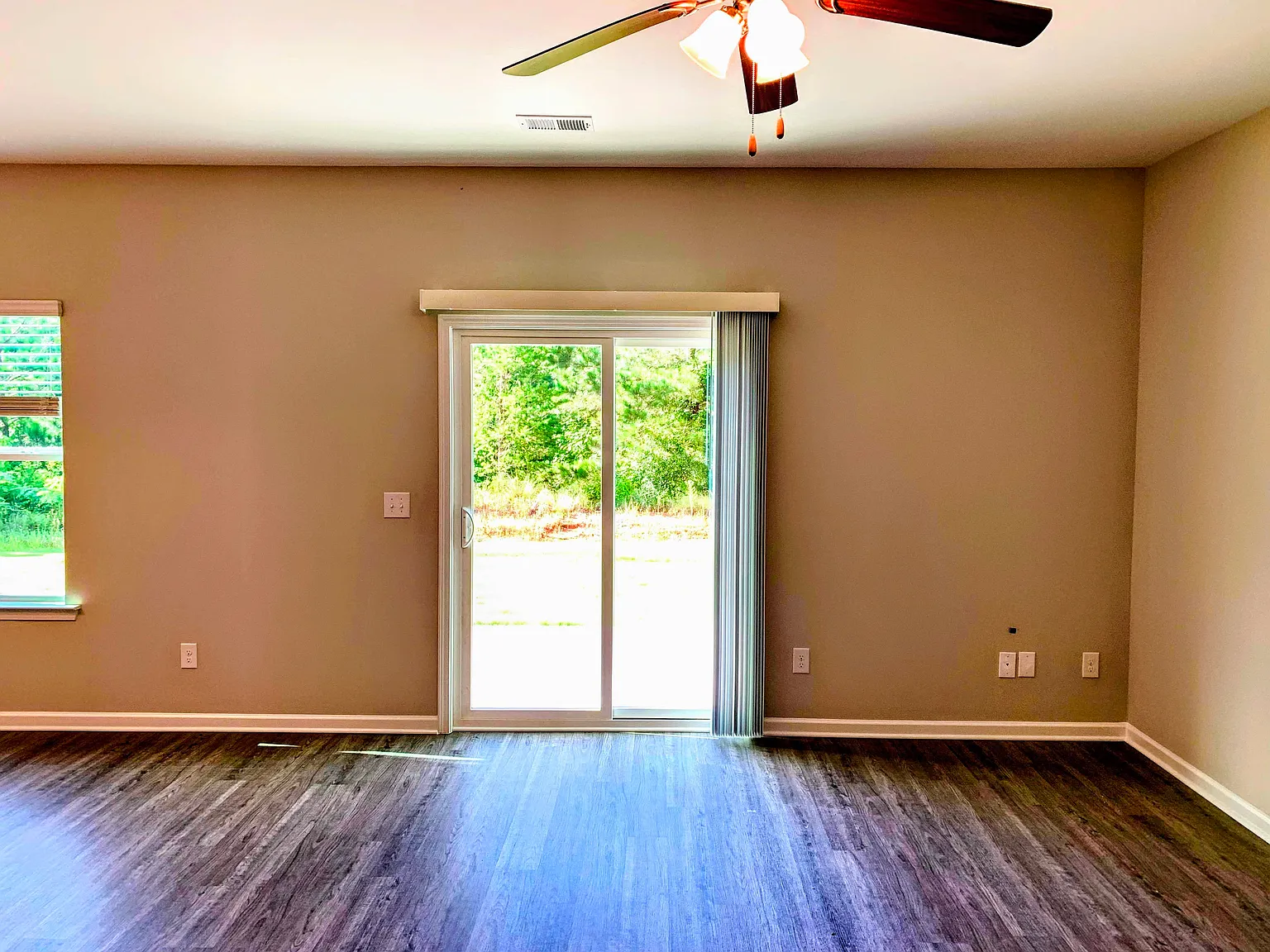 3 bed, 3.5 bath, 1600 sqft, $1,895 — Photo 3