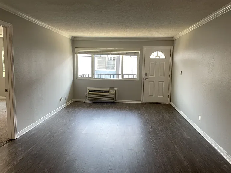 Villa Serrano Apartment Homes — Photo 40