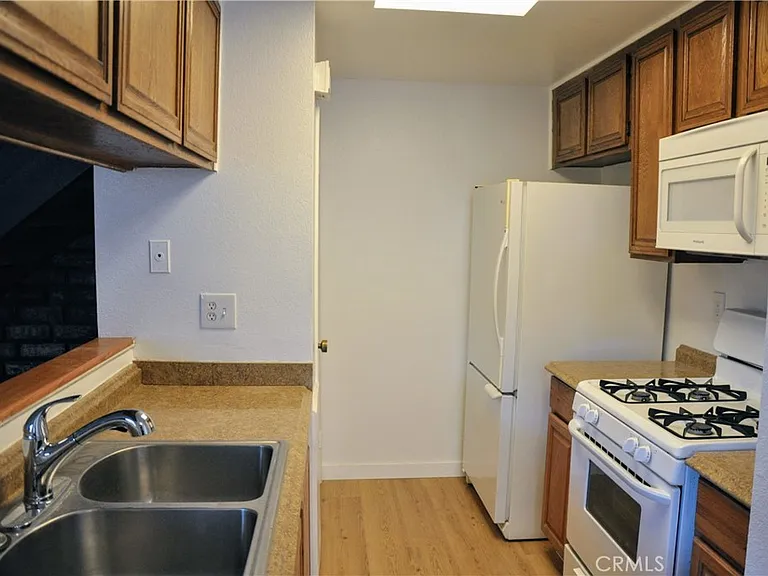 1189 W Sierra Madre Ave — Photo 3