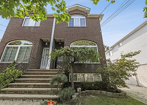 588 Main St #1 Photo 1