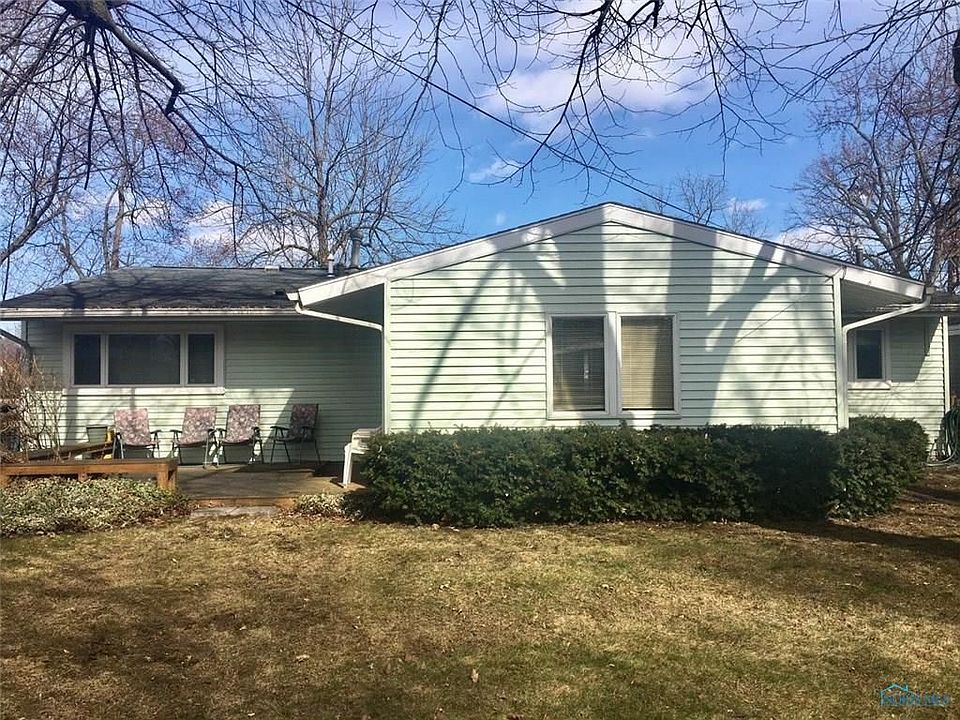 2nd image of 970 Elm St