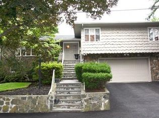 4 Yorkshire Rd, Marblehead, MA 01945