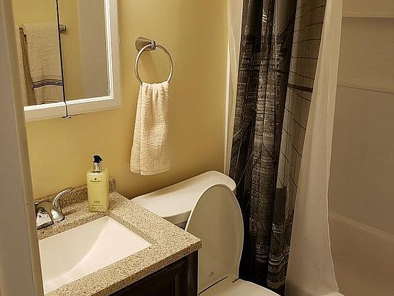 5th image of 573 Woodland Dr