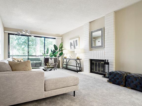 4th image of 320 Elm St APT 210