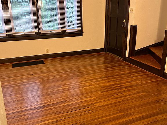 3rd image of 3069 Neil Ave
