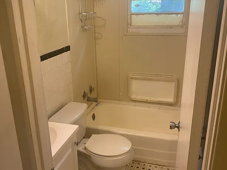 4655 Poinciana Dr — Photo 15