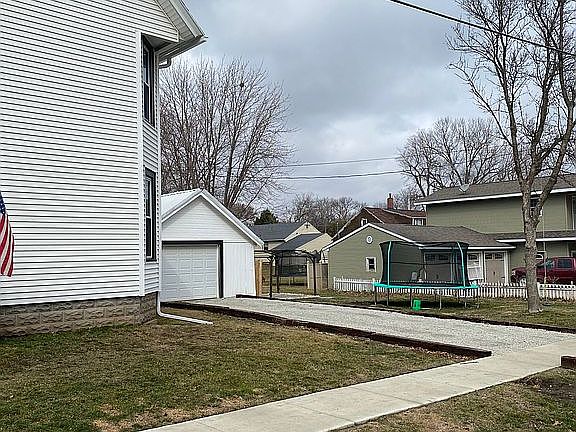 2nd image of 422 Andrews St
