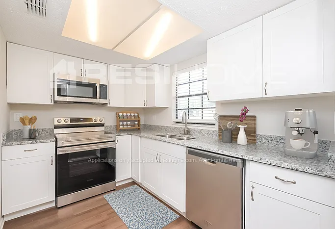1204 Meredith Dr — Photo 3