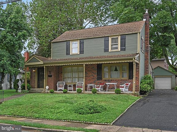 3rd image of 1043 Girard Ave