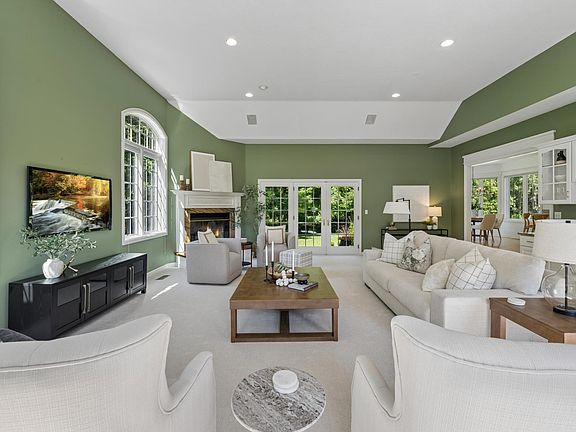 2nd image of 1015 W Cove Ln