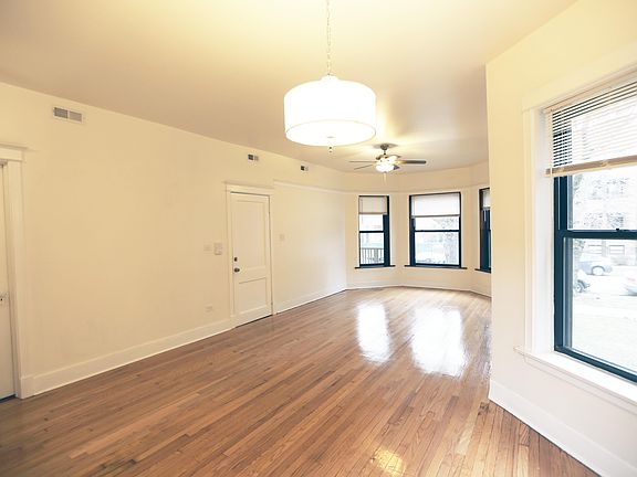 2nd image of 1225 W Winnemac Ave APT 1