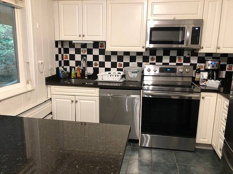 West Vancouver Apartment for rent - 2 Bedrooms — photo 6