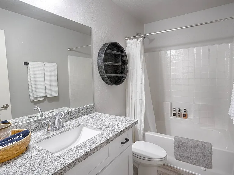1110 W Woodland Lake Rd #C — Photo 9