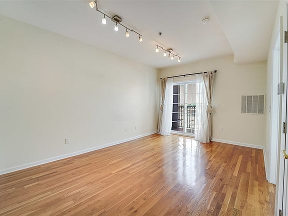 3rd image of 318 54th St APT 5L