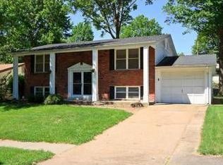 2519 Wesglen Estates Dr, Maryland Heights, MO 63043