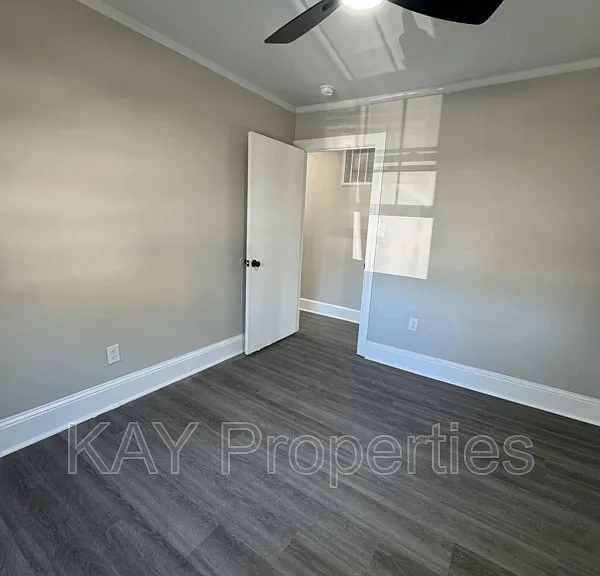 1200 E Holly St — Photo 7
