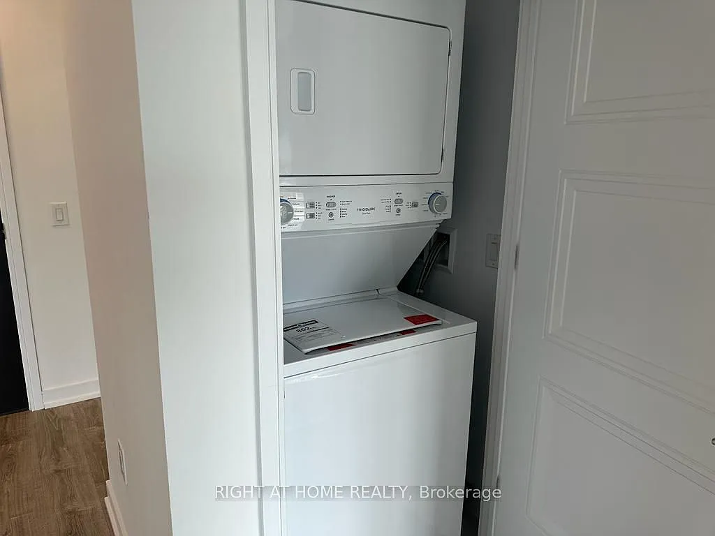 3 bed, $3,000 — Photo 2