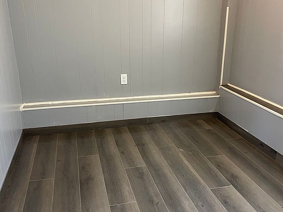 4th image of 227 Stowe St #1/2
