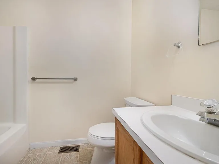 34 Johns Dr — Photo 12