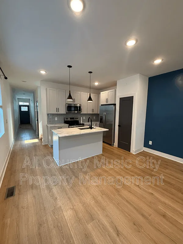 3 bed, 2.5 bath, 1564 sqft, $2,325 — Photo 1