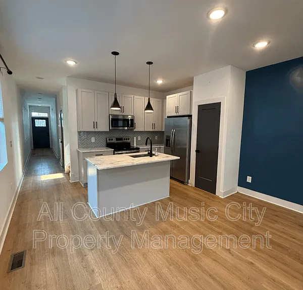204B Alta Loma Rd — Photo 1