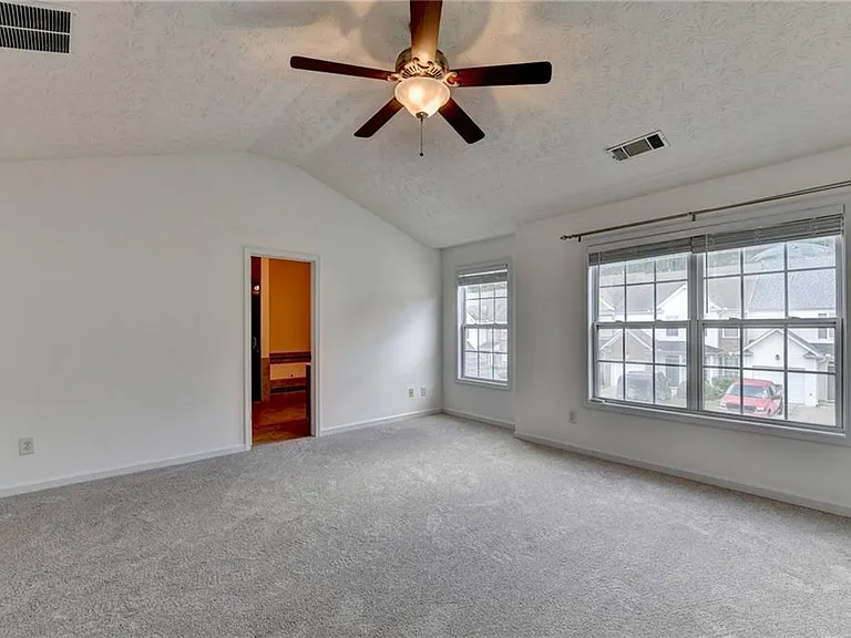 3067 Kentmere Dr — Photo 30