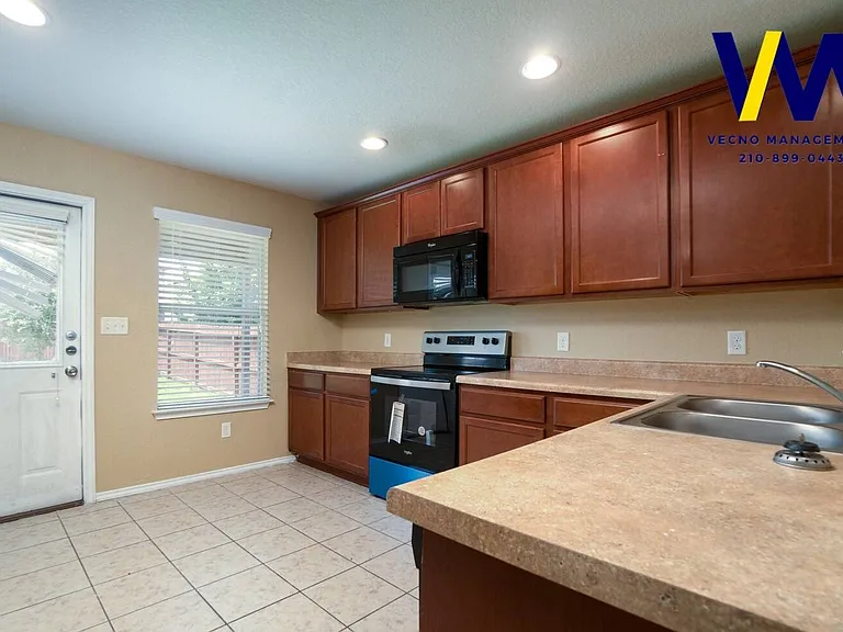 437 Auburn Park — Photo 9