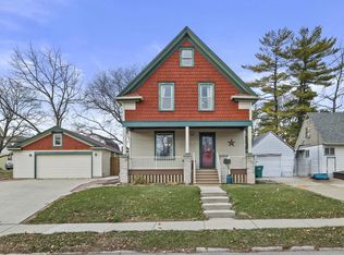 W161N8923 Hayes Ave, Menomonee Falls, WI 53051