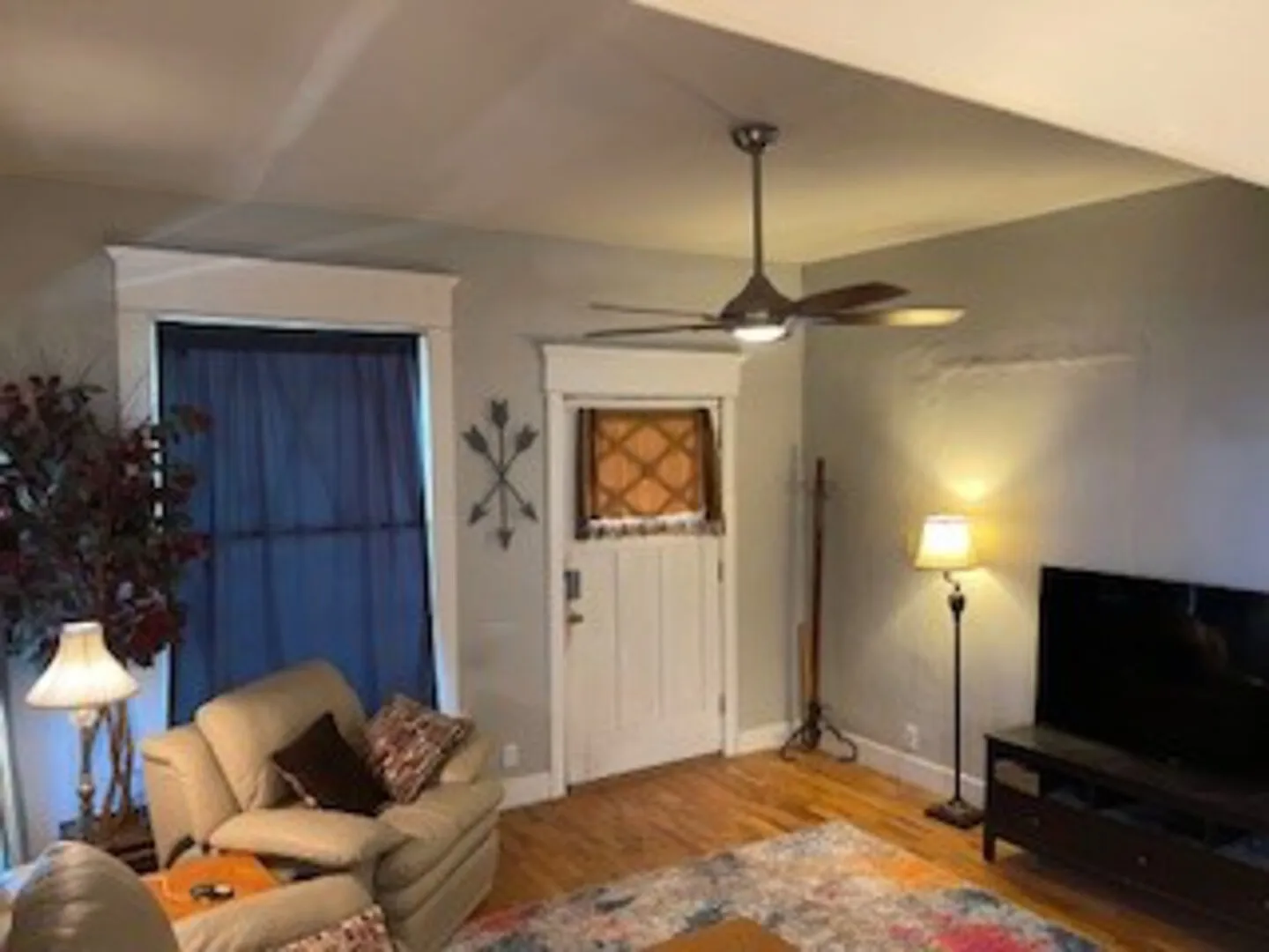 Prime Location 4 a Furnished Rental - Work & Play in walking distance! — Photo 2