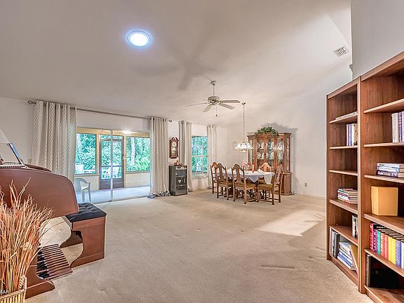 5th image of 6184 Yellowstone Dr